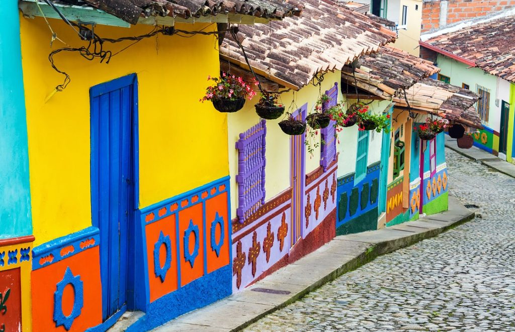 Häuser in Bogota ©gustavo9917/Pixabay bunte und atypische Häuser in Bogotá, Kolumbien