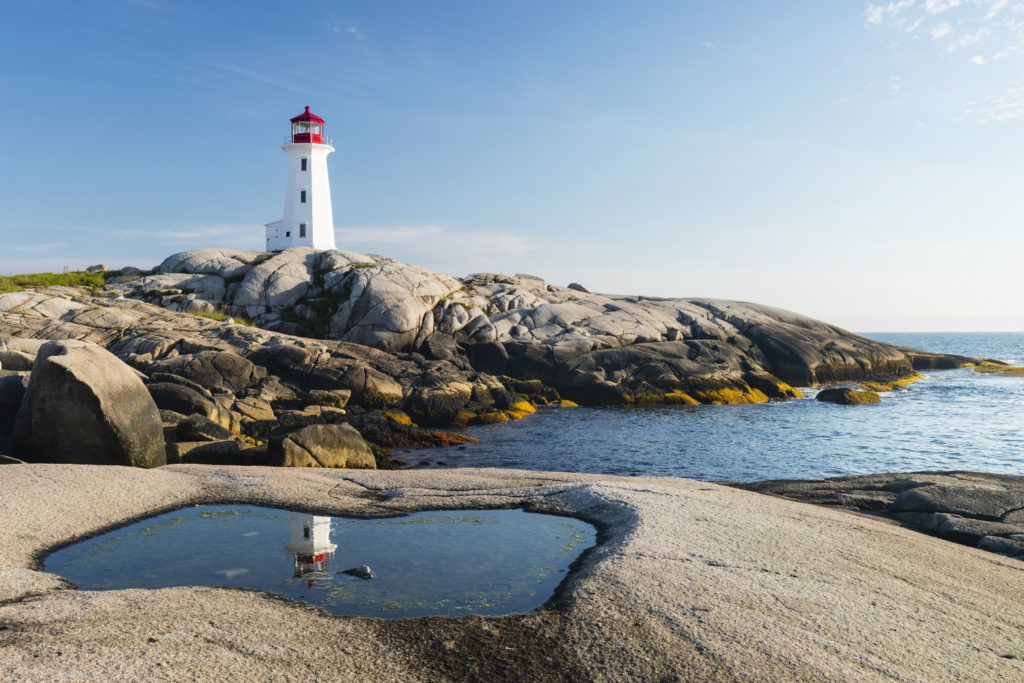 Leuchtturm an Felsen